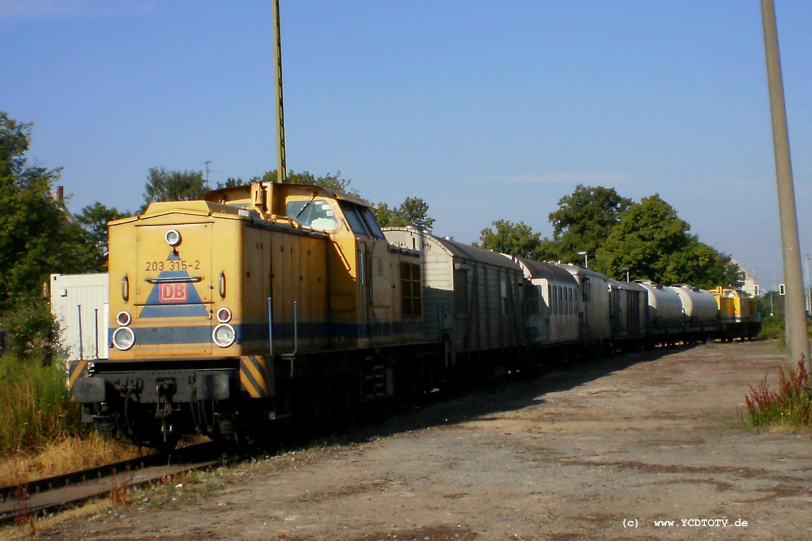 Bahnhof Stendal 31.07.2010, 203 310-8, 203 315-2 und Blumengiezug 